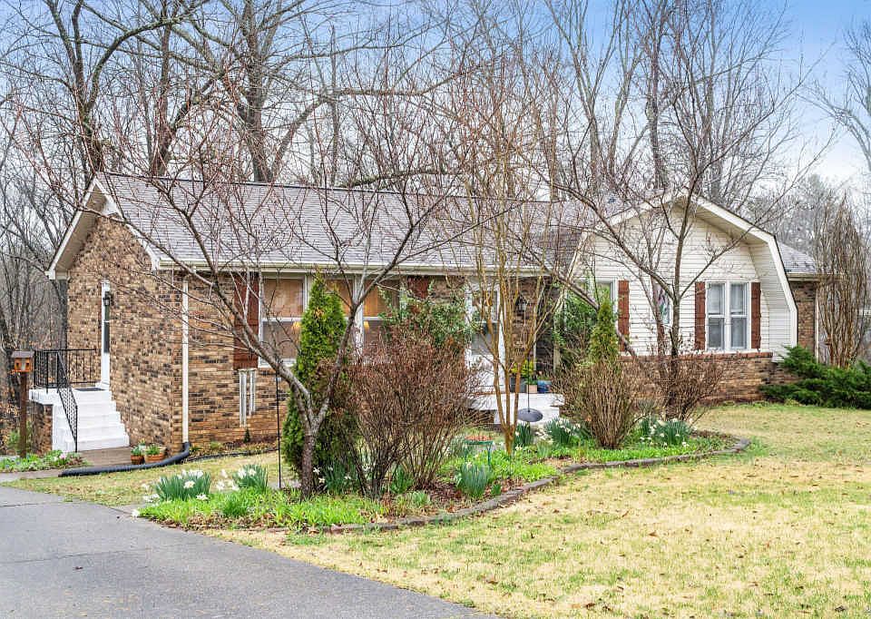 1st image of 562 Chesterfield Dr