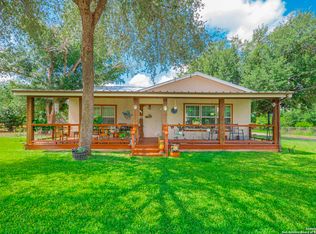 1004 E Trinity St, Pearsall, TX 78061