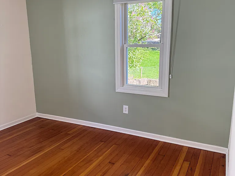 Bedroom 2 - Fits Queen Size Bed with bedroom furniture