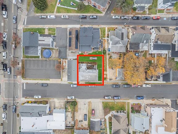 3rd image of 211 1st St