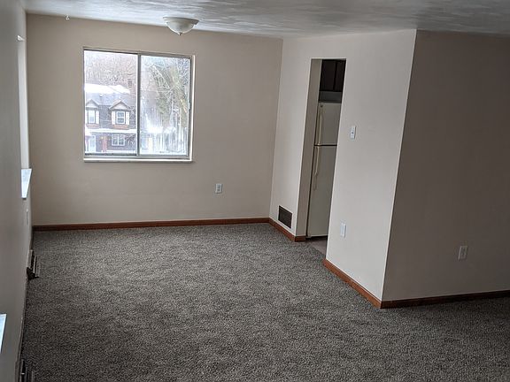 2nd image of 257 Ormsby Ave APT B