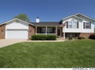 2400 Field Point Dr, Maryville, IL