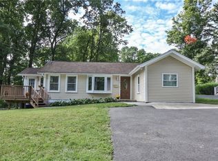 10 Maplewood Ave, Honeoye Falls, NY 14472