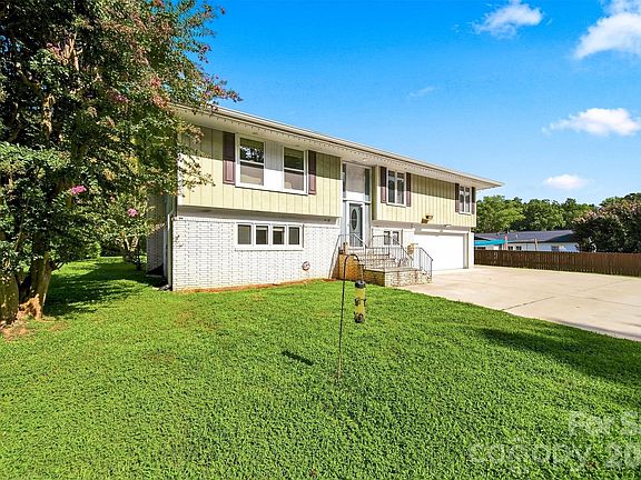 2nd image of 706 Springdale Rd