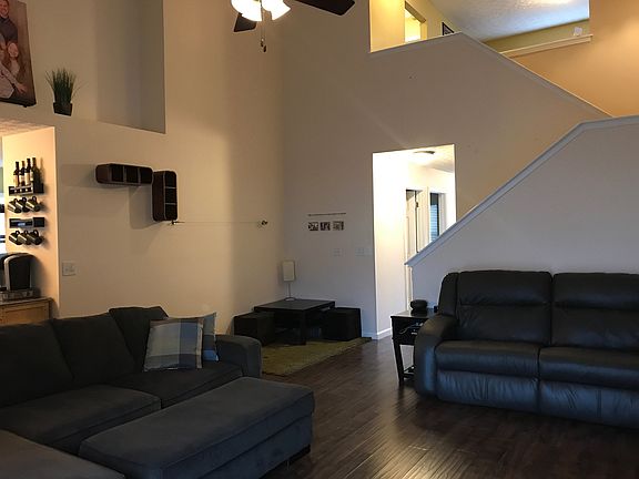 4th image of 1593 Sarin St
