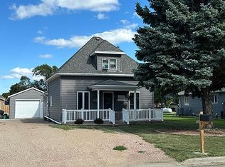 5 S Illinois Ave, Platte, SD 57369