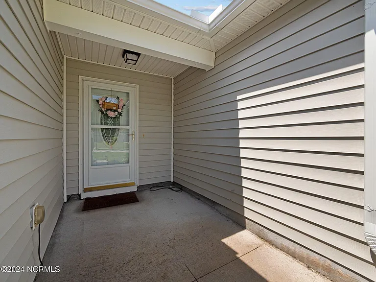 204 Jasmine Ln — Photo 4