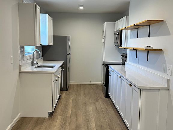 4th image of 539B Moore Ave