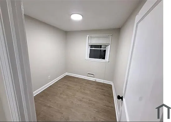 122 Wesley Ave — Photo 6