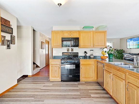 3rd image of 19415 Debbie Ln