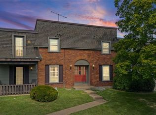 6643 Blossomwood Dr APT D, Florissant, MO 63033