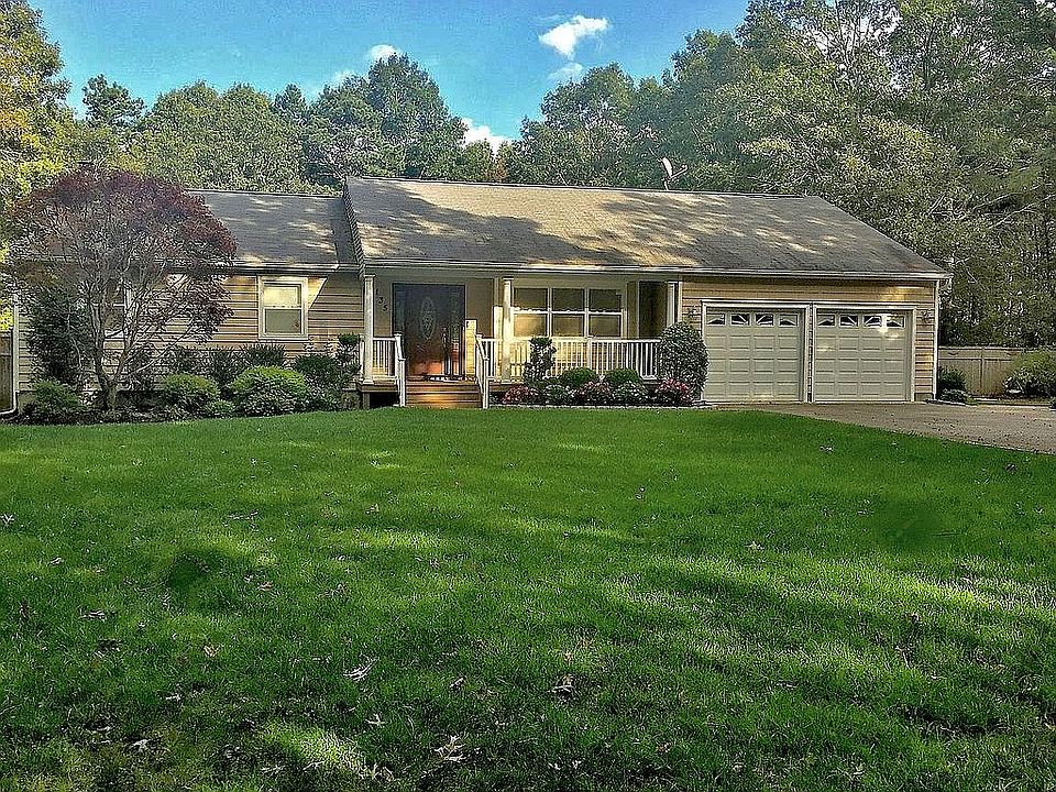 135 Weeks Ave, Manorville, NY 11949 Zillow