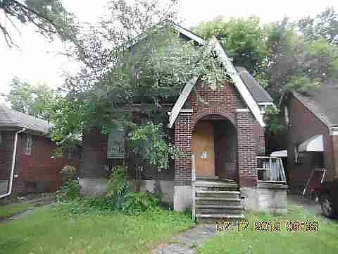 7622 E Robinwood