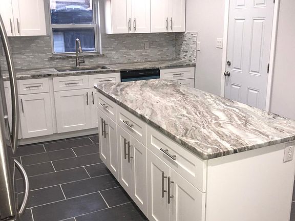 5th image of 7202 Oxford Ave