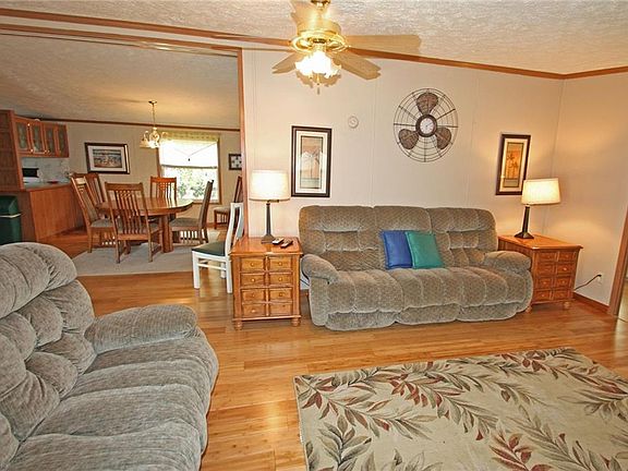 4th image of 128 Fernwood Ln