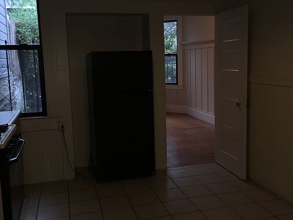 5th image of 920 Van Ness Ave