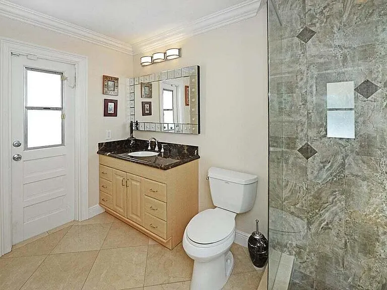 885 NE Mulberry Dr — Photo 14