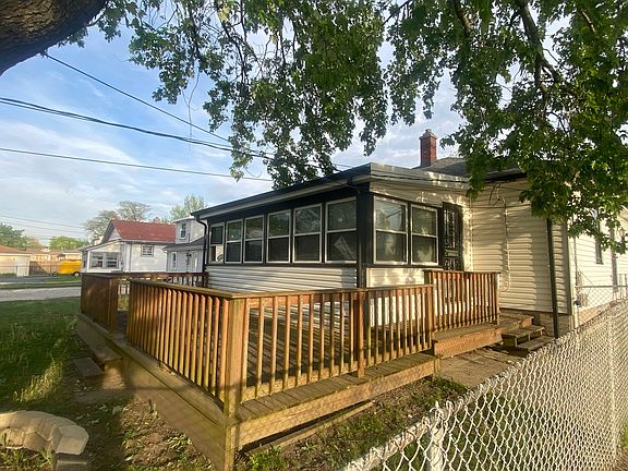 4th image of 432 E 161st Pl
