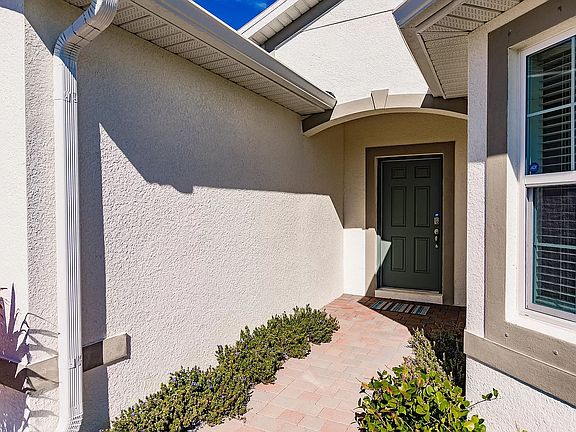 5th image of 2400 NW 26th Pl