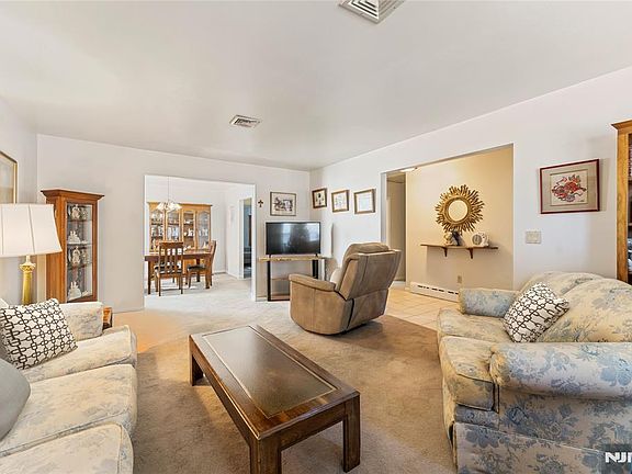 3rd image of 60 White Oak Rd