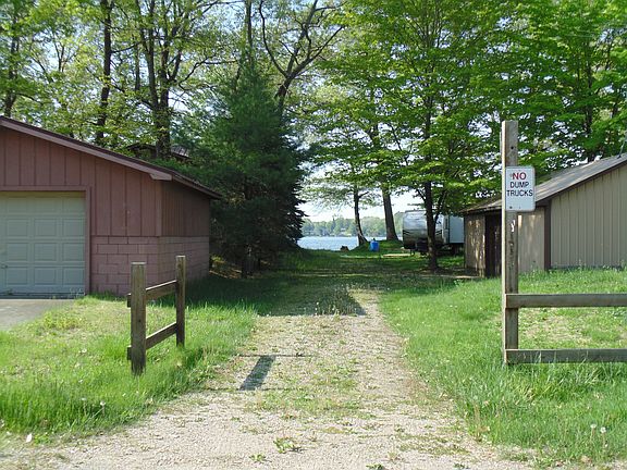 3rd image of 16180 Pretty Lake Dr
