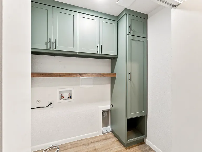 1411 W Shields Dr — Photo 6
