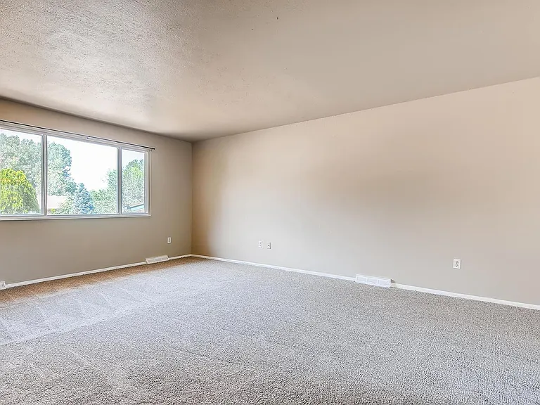 3940 Hoyt Ct — Photo 3