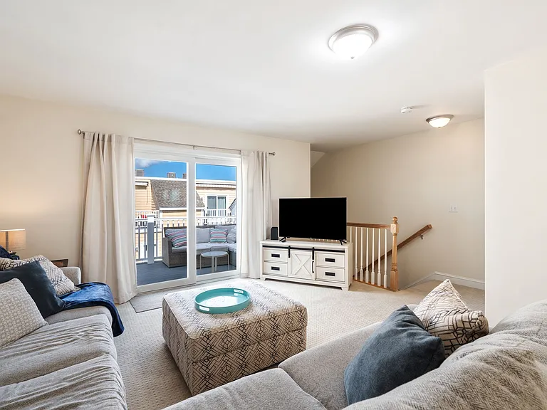 128 Ashworth Ave #307 — Photo 26