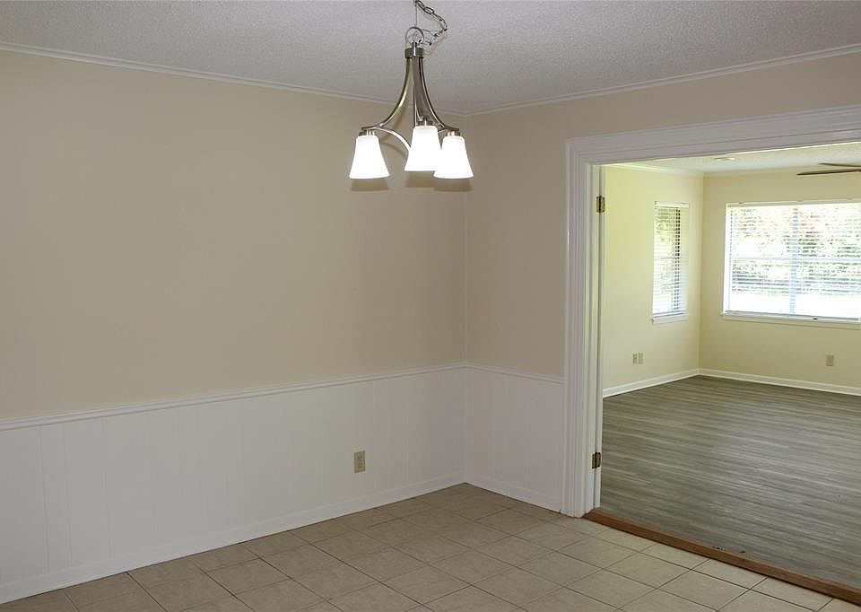 1st image of 204 Rolling Hills Dr