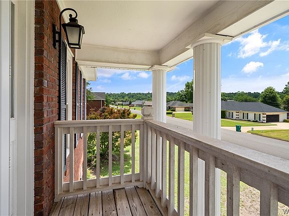 5th image of 814 Amberwood Dr