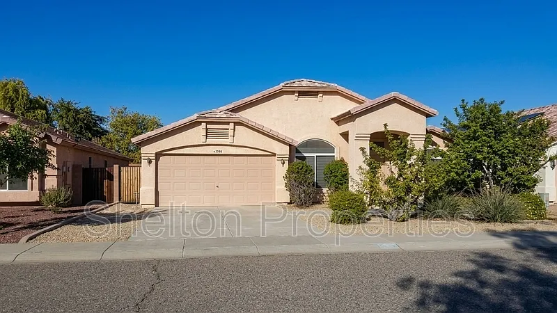 3 bed, 2.0 bath, 1883 sqft, $1,995 — Photo 2