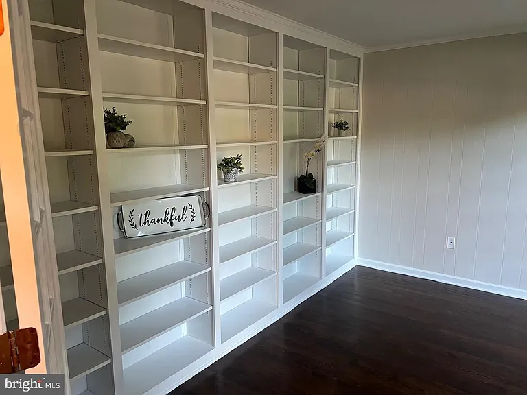 1197 Meadow Green Ln — Photo 17