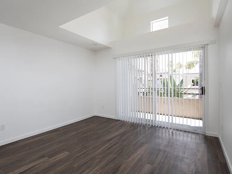 Mission Pacific Apartments — Photo 112