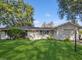 6320 Clark Dr, Woodridge, IL