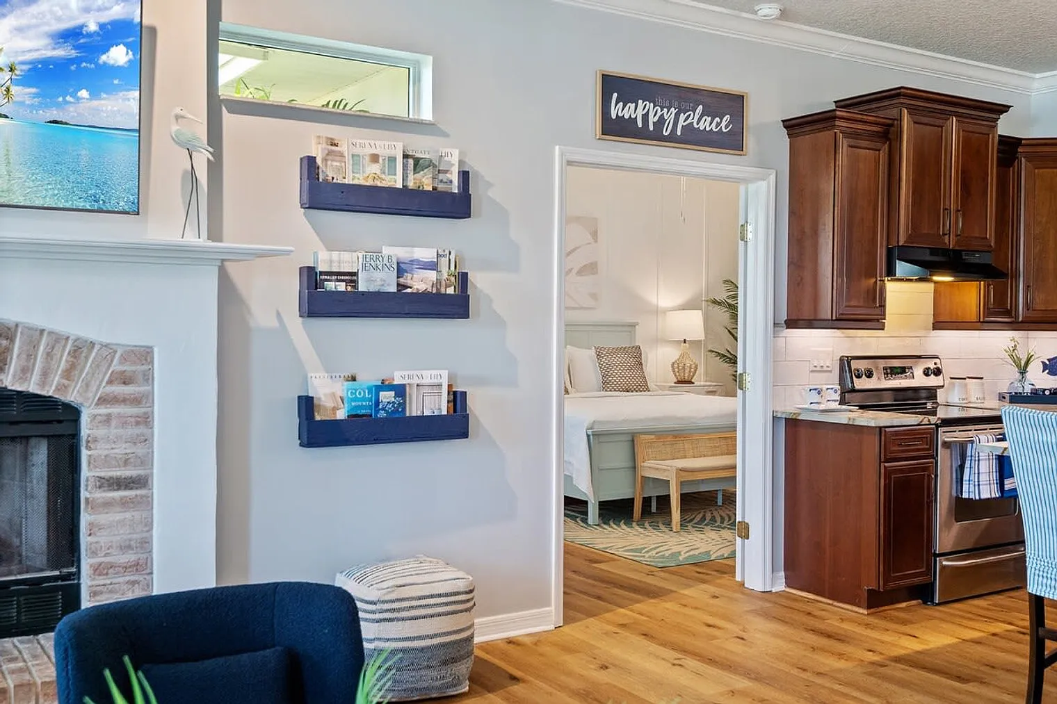 4 bed, 2.0 bath, 2798 sqft, $8,615 — Photo 2
