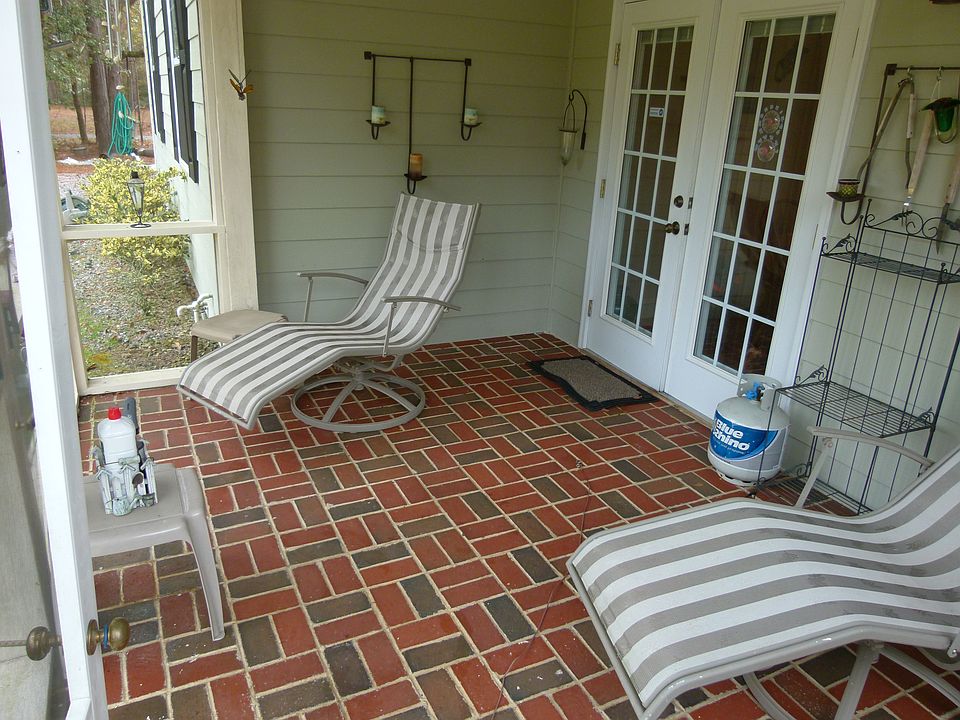SCREEN PORCH