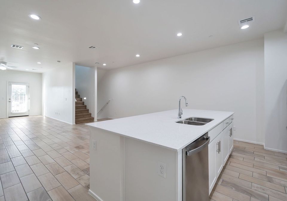 1st image of 3434 N Longview Ave #14