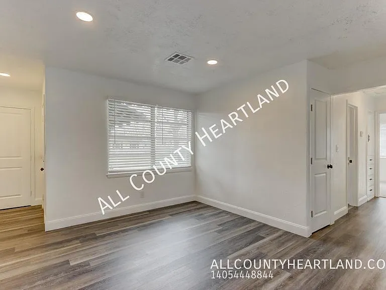 6806 NW 32nd St — Photo 2