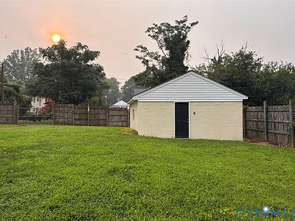 3rd image of 2508 Robert Moore Cir