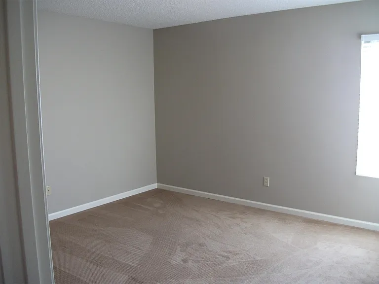 2901 Russel Ct — Photo 8
