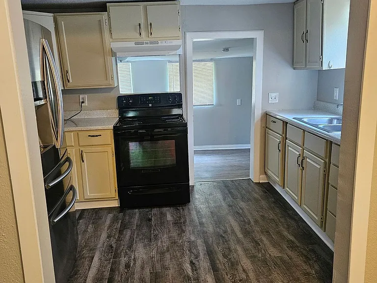609 N Hocker Ave — Photo 5