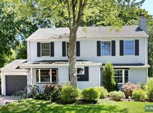 414 Cedar St, Paramus, NJ 07652