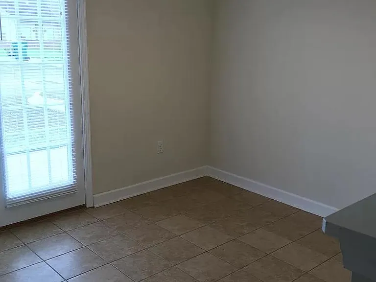 521 Claire Pl #521 — Photo 8