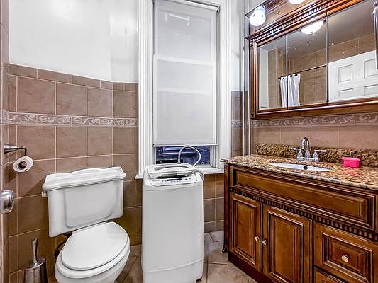5th image of 25-52 18th St #1