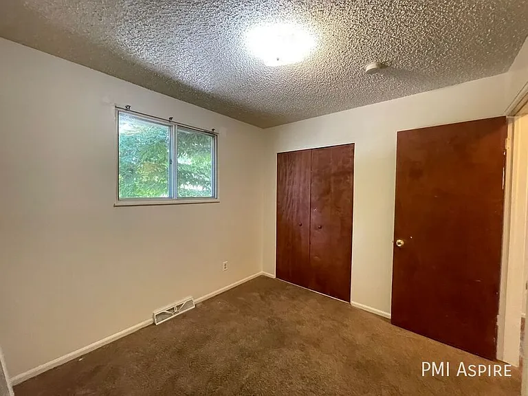 19 Reed Pl — Photo 8