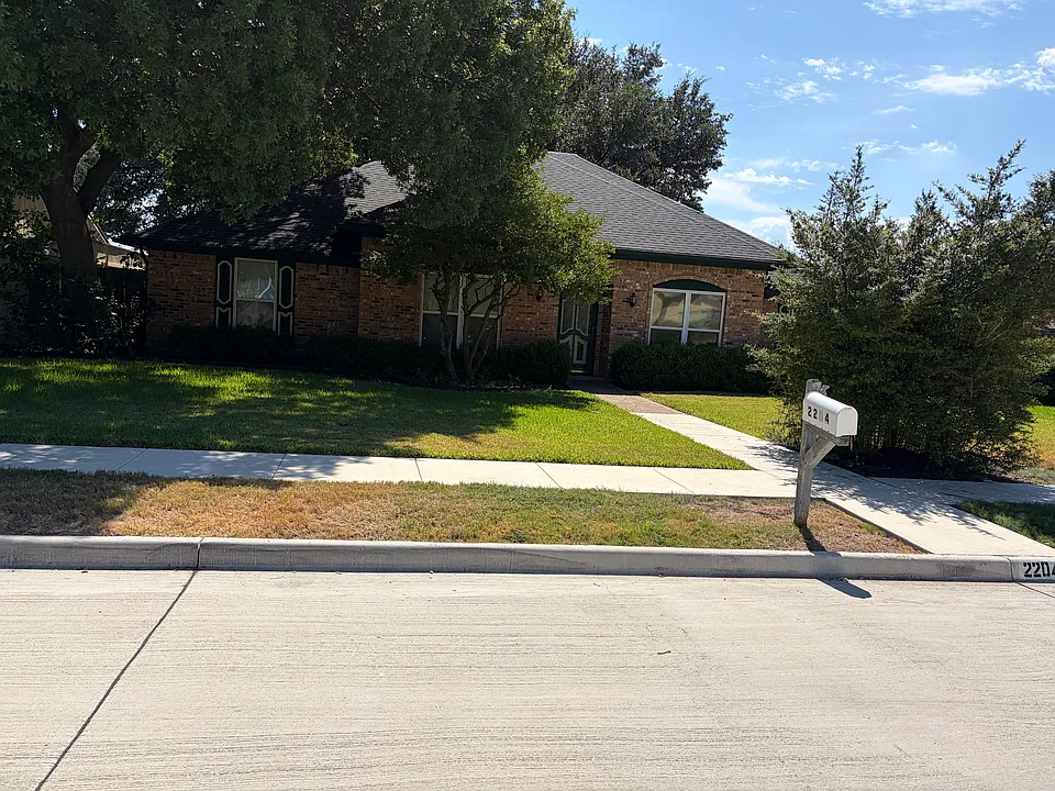 2204 Treehouse Ln