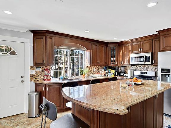 3rd image of 208 Betts Ave #A