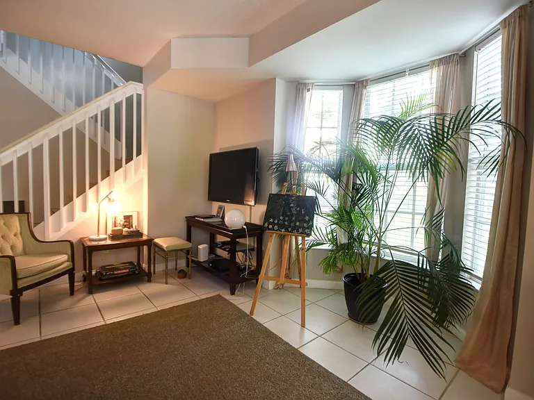 bow window/ living room