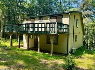 219 Woodpecker Ct, Bushkill, PA 18324