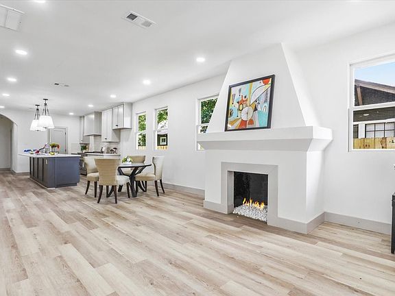 3rd image of 5914 Victor St
